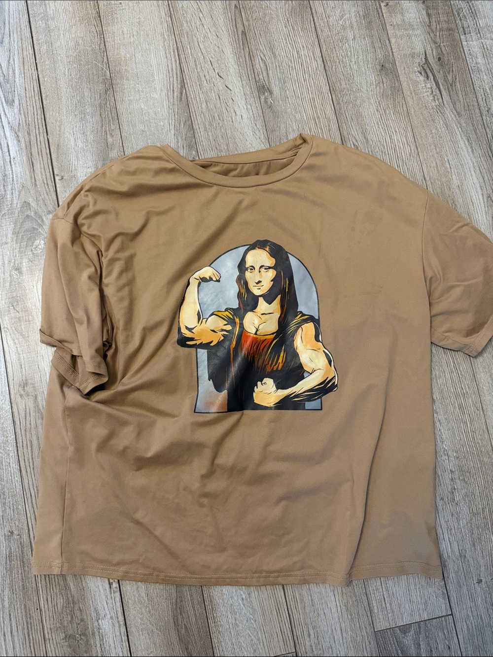 NWOT Graphic T-Shirt — Tan Mona Lisa Muscle Print